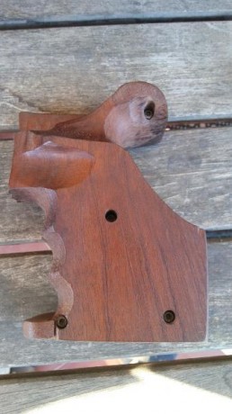 Hola compañeros, estoy buscando cachas anatomicas pra un Astra Match en buen estado, si alguno tiena algo 21