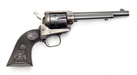 REBAJADO
Revólver Colt Peacemaker en .22 LR. (Original Colt USA, no réplica italiana).
Mecanismo de acción 02