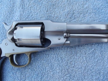 Buenas, por falta de uso, pongo a la venta este bonito revolver, un Uberti replica Remington 1858 new 00