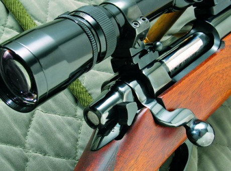  REBAJADO  
Pequeño y ligero rifle calibre .243 Win que es un verdadero capricho y además una pieza notablemente 00