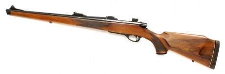  REBAJADO  
Pequeño y ligero rifle calibre .243 Win que es un verdadero capricho y además una pieza notablemente 10