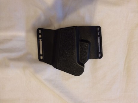 Vendo GLOCK 26 3er Gen como nueva, menos de 50 disparos. Se incluyen 3 cargadores, uno de ellos +2 y funda 01