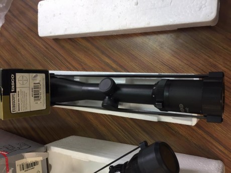 Se vende un lote de dos visores tasco uno World Class 1X3.5X20mm wa 13.5 X20 y el euroscope 1,56X42, están 00