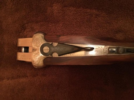 Vendo escopeta paralela UGARTECHEA 75, modelo de pletinas largas verdaderas,grabados finos tipo ingles, 12