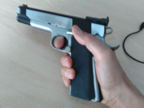Vendo mi Para Ordnance 16.40 Limited del calibre 40SW con muy pocos disparos (2000 aprox.), funda IPSC, 40