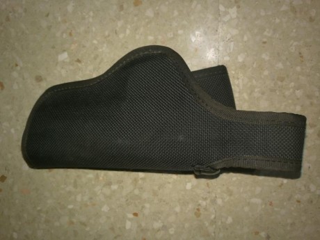 Vendo una funda y un porta cargador doble usadas y en buenas condiciones. Precio 30 euros las dos cosas 02