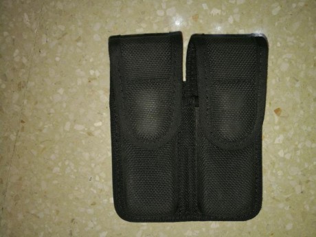 Vendo una funda y un porta cargador doble usadas y en buenas condiciones. Precio 30 euros las dos cosas 00