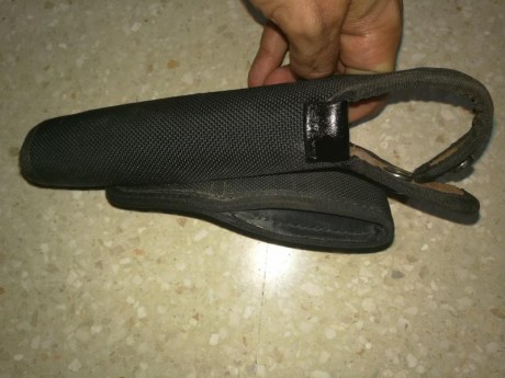 Vendo una funda y un porta cargador doble usadas y en buenas condiciones. Precio 30 euros las dos cosas 11