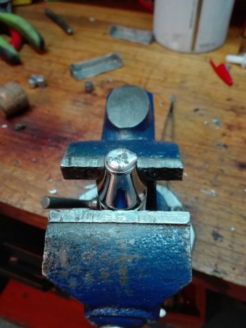 Tapon para la boca estriada de 12mm
LLenado de la boca.
Limado de la boca hasta que da el peso que quiero. 01