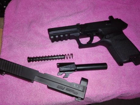 Me vendo la Sig Sauer P-250 con unos 100 tiros pegaos , se puede probar en el campo de tiro de Terrassa 10