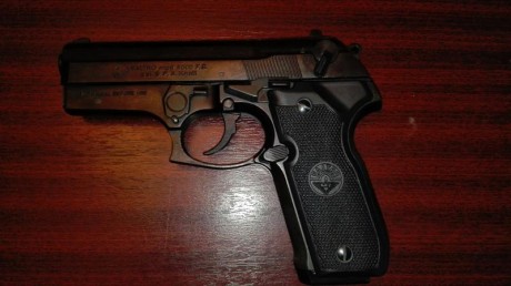 Se vende pistola de fogueo Valtro mod.8000 9mm, perfecta, replica exacta a la Beretta 8000 9mm. Toda entera 00