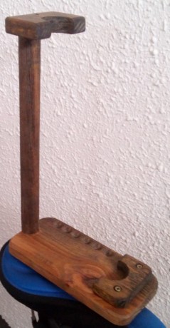 Vendo este magnifico banco de carga en madera de calidad tanto para pistolas como revolveres, está hecho 00