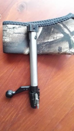 Vendo equipo F-Class compuesto por SAQUETE trasero en loneta y refuerzos en piel , BIPODE tipo Harris 22