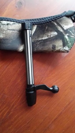 Vendo equipo F-Class compuesto por SAQUETE trasero en loneta y refuerzos en piel , BIPODE tipo Harris 21