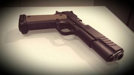 Se vende STI Trojan 9mm. 
Unico dueño comprada hace 1 año.
Cañon de 5"
Cachas Magpul  color desert.
 00