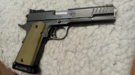 Se vende STI Trojan 9mm. 
Unico dueño comprada hace 1 año.
Cañon de 5"
Cachas Magpul  color desert.
 21