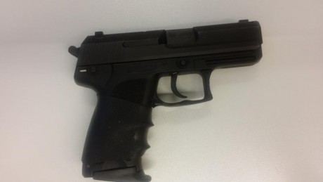 HK USP cal 40 muy poco uso . regalo funda y munición lleva grip en la empuñadura y posibilidad de cambio 21