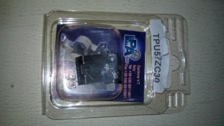 Se vende  :          cachas de aluminio negras 50
                            cachas de madera noble  12