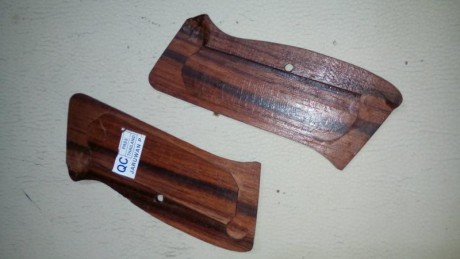 Se vende  :          cachas de aluminio negras 50
                            cachas de madera noble  21