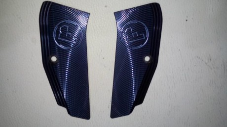 Se vende  :          cachas de aluminio negras 50
                            cachas de madera noble  30