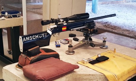 Vendo culata para la modalidad de Bench Rest adaptada para acciones 54 macht, 1813 y 1913 de Anschut,está 30