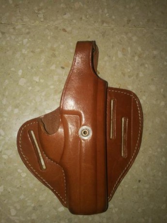 Funda de cuero marca Astra para el Astra A100. En perfecto estado. Precio 20 euros mas el envío. Teléfono 01