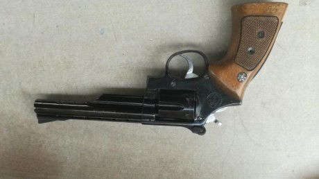 Señor mayor compañero de club me ha pedido que le anuncie su Llama 38
Doy fe que esta como nuevo pues 01