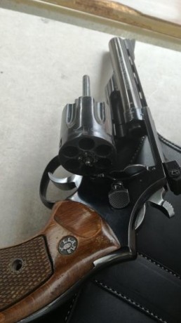 Señor mayor compañero de club me ha pedido que le anuncie su Llama 38
Doy fe que esta como nuevo pues 00