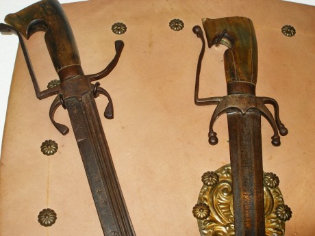 Hola a todos, quisiera saber algo sobre esta pagina de internet que vende espadas, estoy interesado en 142