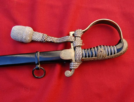Hola a todos, quisiera saber algo sobre esta pagina de internet que vende espadas, estoy interesado en 161