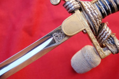 Hola a todos, quisiera saber algo sobre esta pagina de internet que vende espadas, estoy interesado en 160