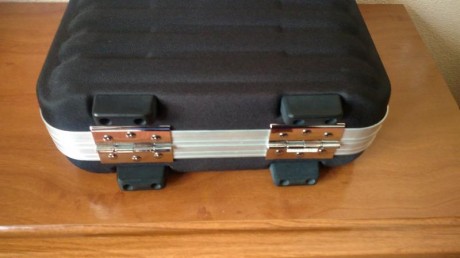 Vendo maletin Vanguard para arma corta,está usado pero en buen estado,tiene cerradura con llave.
La medidas 02