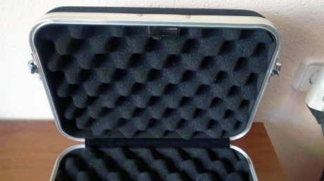 Vendo maletin Vanguard para arma corta,está usado pero en buen estado,tiene cerradura con llave.
La medidas 12