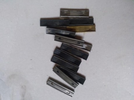 Vendo 13 peines para 5 cartuchos de calibre 8x57 o cualquier otro que tenga un culote similar. Creo que 02