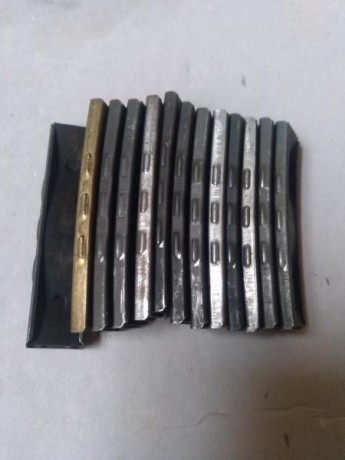 Vendo 13 peines para 5 cartuchos de calibre 8x57 o cualquier otro que tenga un culote similar. Creo que 01