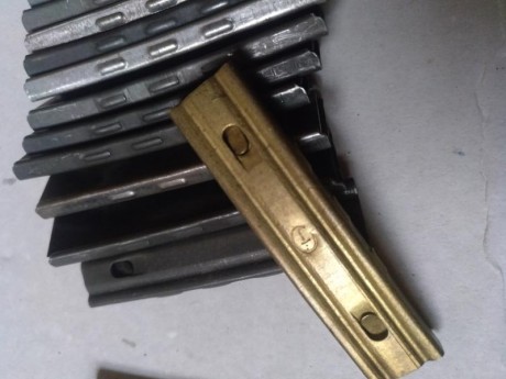 Vendo 13 peines para 5 cartuchos de calibre 8x57 o cualquier otro que tenga un culote similar. Creo que 00