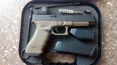 Vendo pistolas de segunda mano, Pistola Glock 34 Generación 3 con punto rojo Docter valorado en 400 euros 11