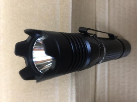 Nueva a estrenar.
LED, EDC 1000 lúmenes (5 min).
360lumemes 2h.
60 lúmenes 12h.
10 lúmenes 60h.
1/2 lumen 21