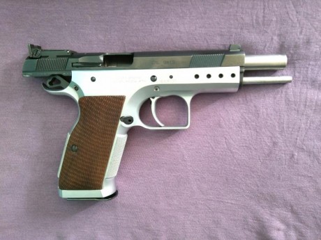 Pistola Tanfoglio Límited 9 mm. En perfecto estado.
La compré hace tres meses para participar en el campeonato 12