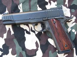 Ante la imposibilidad económica (y burocrática) de tener una colección de armas como en EE.UU (cómo les 60