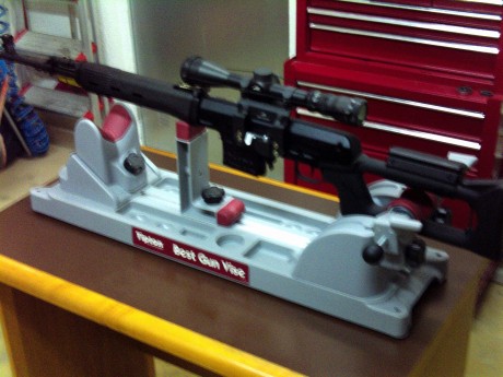 Sabeis algo de este subfusil? Esta a la venta en NIDEC en calibre .222 y a mi me parece que muy bien de 160