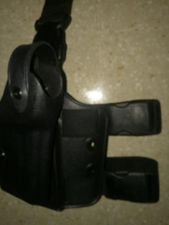 Funda con pernera original marca safariland. Para hk usp compact. La funda esta usada pero en perfectas 02