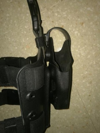 Funda con pernera original marca safariland. Para hk usp compact. La funda esta usada pero en perfectas 00