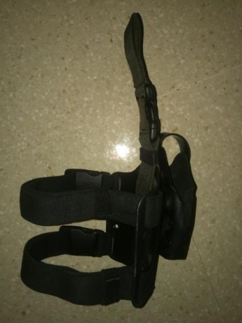 Funda con pernera original marca safariland. Para hk usp compact. La funda esta usada pero en perfectas 10