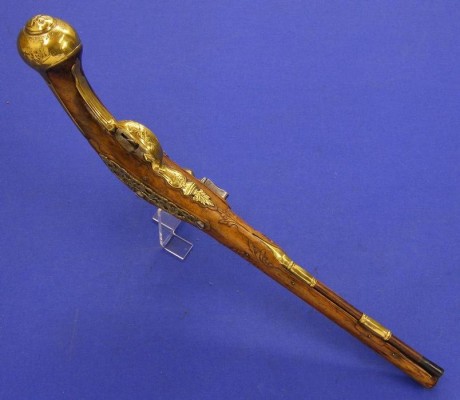 Voy a colocar unas fotos de un arma larga alemana de llave de mecha del siglo XVI. 130