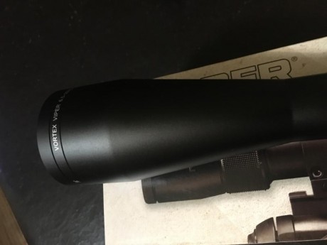 Vendo este visor  solo usado para poner en tiro un rifle en galeria y hacer fotos, ninguna marca, ni rastro 00