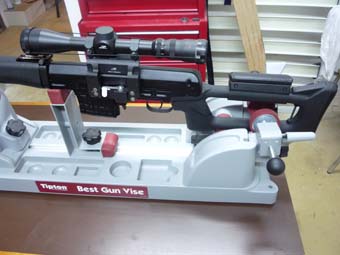 Sabeis algo de este subfusil? Esta a la venta en NIDEC en calibre .222 y a mi me parece que muy bien de 170
