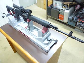 Sabeis algo de este subfusil? Esta a la venta en NIDEC en calibre .222 y a mi me parece que muy bien de 01