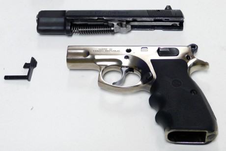 Se vende CZ 75 en calibre 9mm y con conversión 22lr, viene con 3 cargadores del 9mm y 2 del 22lr, el arma 21