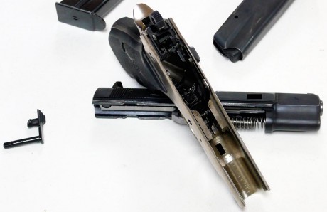 Se vende CZ 75 en calibre 9mm y con conversión 22lr, viene con 3 cargadores del 9mm y 2 del 22lr, el arma 20